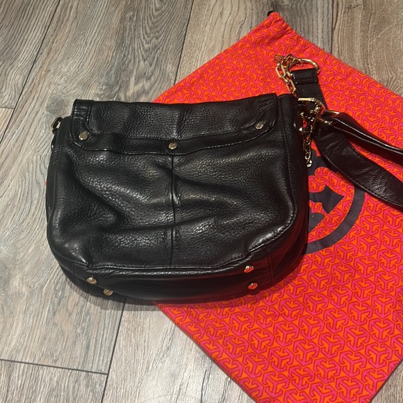 Great condition Tory Burch purse in black and gold detail/trim - Picture 14 of 16